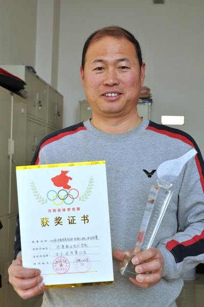 我院代表队在河南省“高校杯”教职工羽毛球...