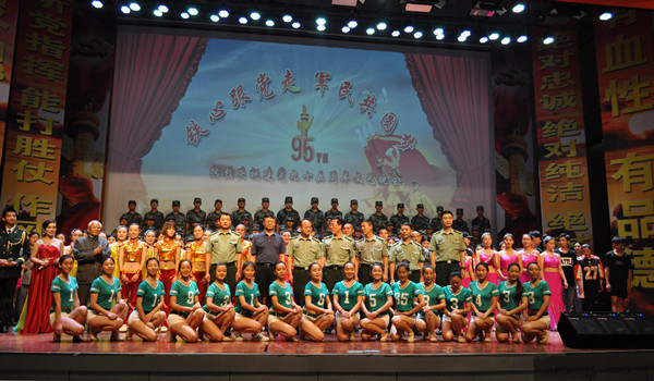 表演艺术系慰问演出走进63888部队