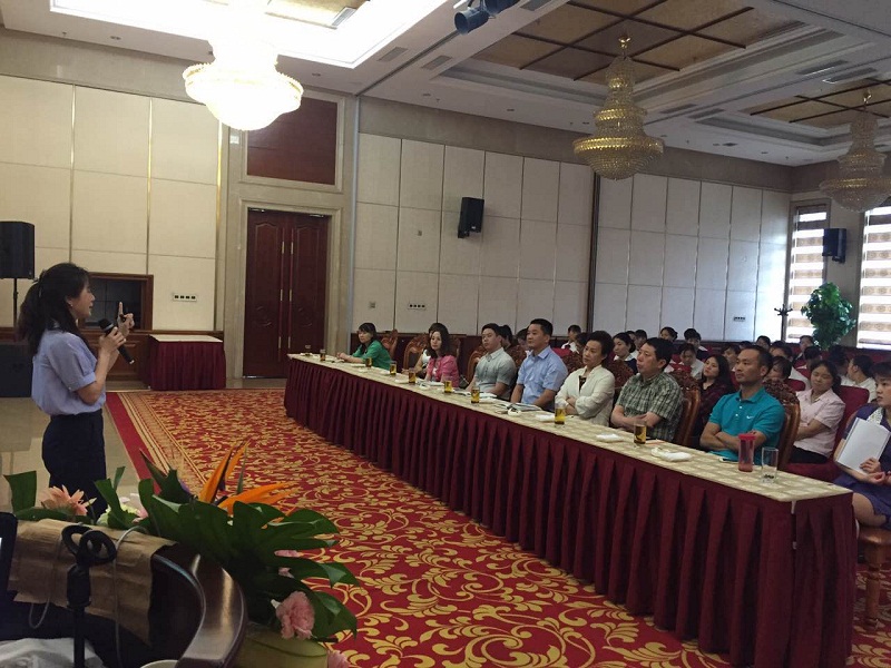 我院副教授张端端为济源市机关事务局进行礼仪专题讲座