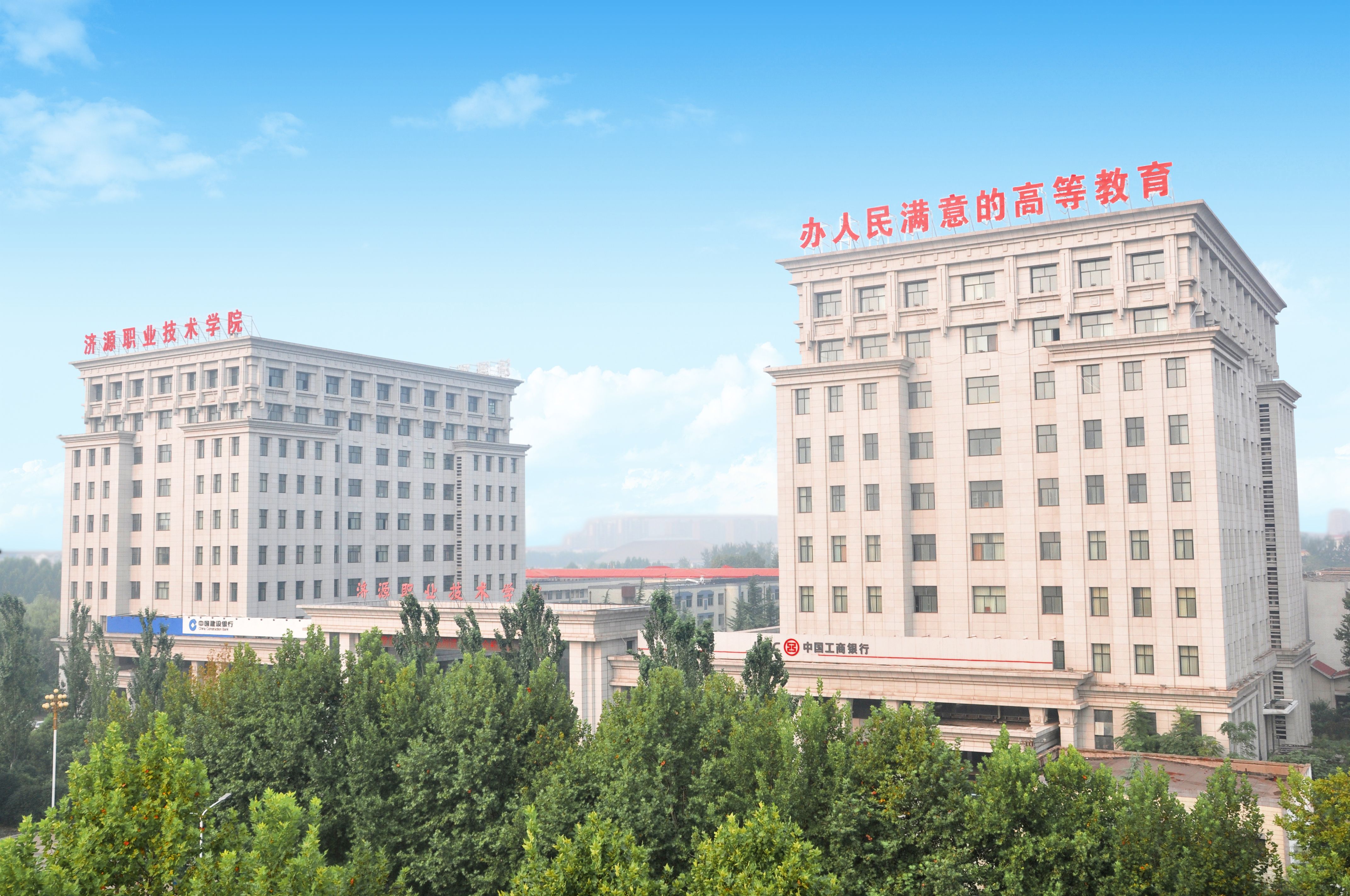 东方大学城南门图片